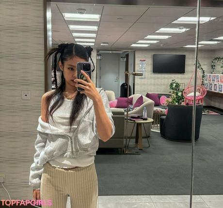 Jennie nude leaked OnlyFans photo #520