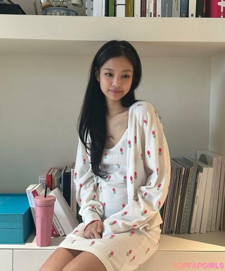 Jennie nude leaked OnlyFans photo #568