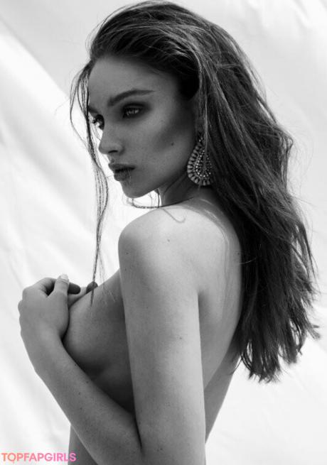 Romi nude leaked OnlyFans photo #9