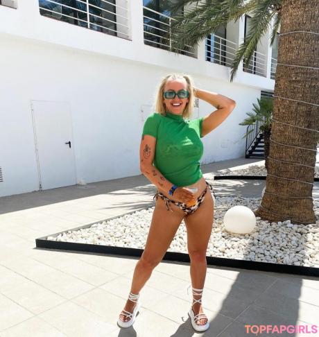 Helen nude leaked OnlyFans photo #21