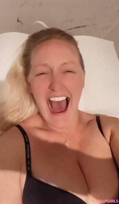 Helen nude leaked OnlyFans photo #4