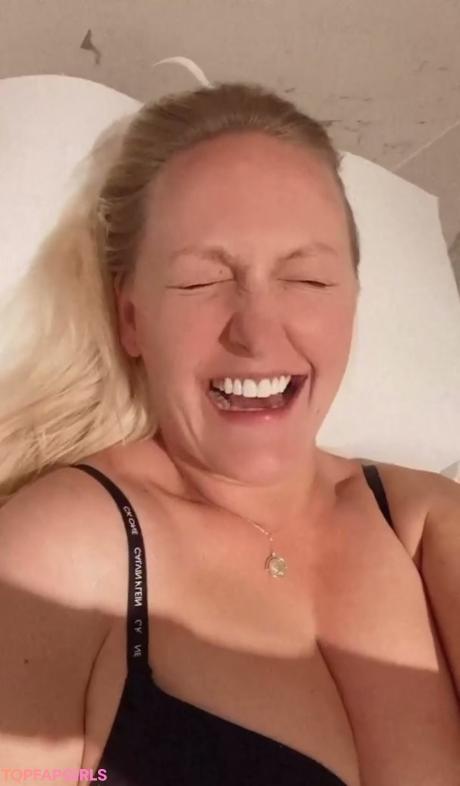 Helen nude leaked OnlyFans photo #5