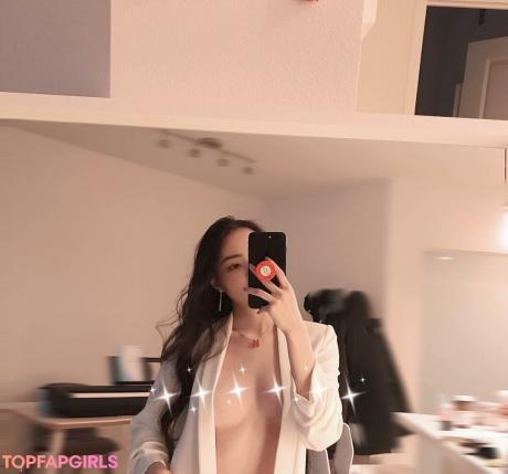 Helenhmy nude leaked OnlyFans photo #15