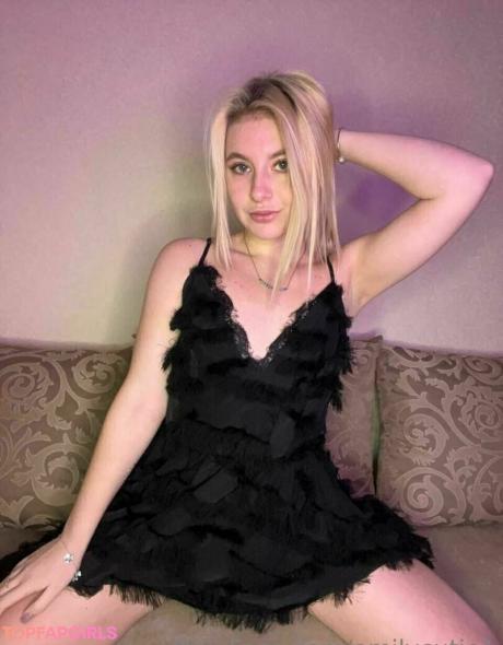 Emilycutie1 nude leaked OnlyFans photo #46