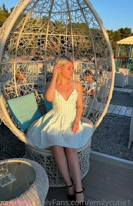 Emilycutie1 nude leaked OnlyFans photo #7
