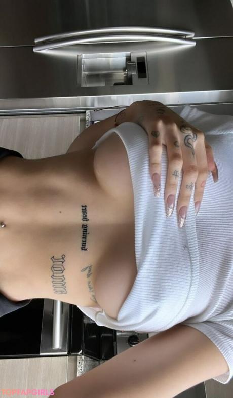 Fernanda nude leaked OnlyFans photo #13