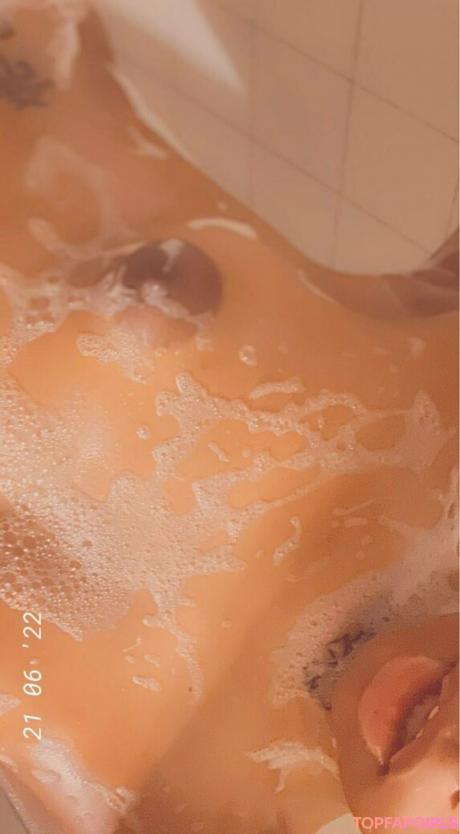Cloudy nude leaked OnlyFans photo #4