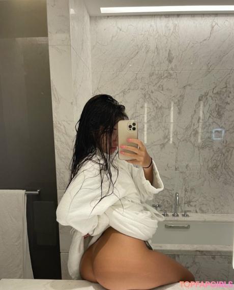 Ariana nude leaked OnlyFans photo #45