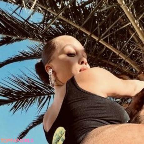 SaraGold nude leaked OnlyFans photo #8