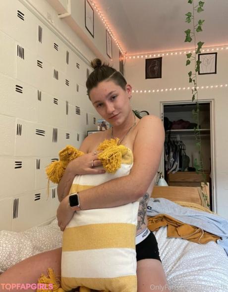 Emmasttt nude leaked OnlyFans photo #7