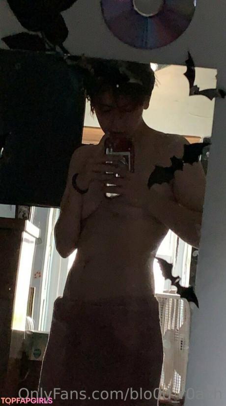 Blo0d_r0ach nude leaked OnlyFans photo #5