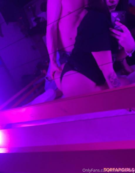 Lararoxyrox nude leaked OnlyFans photo #1