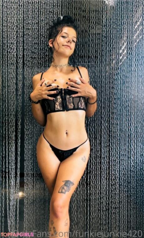 Meg nude leaked OnlyFans photo #11