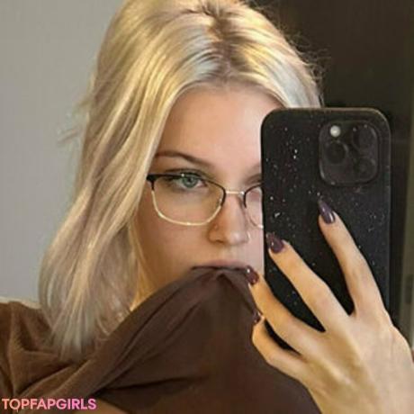 AlicexMaia nude leaked OnlyFans photo #2