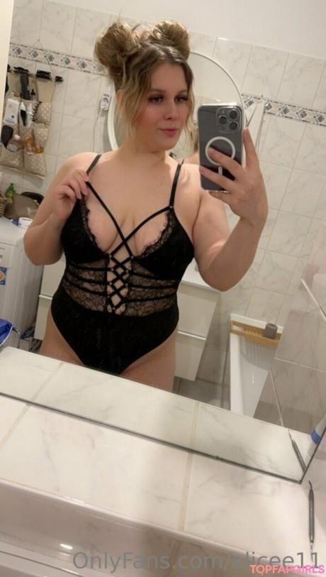 Alicee11 nude leaked OnlyFans photo #21