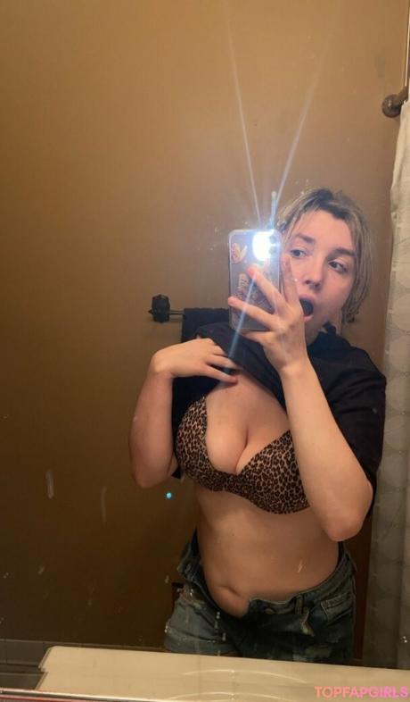 Baddiealexaaa nude leaked OnlyFans photo #10