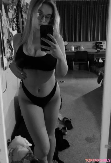 Hailey nude leaked OnlyFans photo #34
