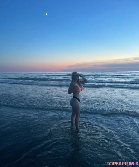 Hailey nude leaked OnlyFans photo #6