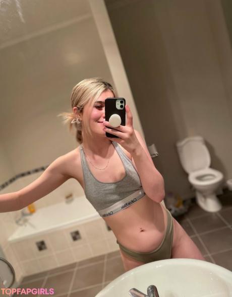 Pearl420lite nude leaked OnlyFans photo #1