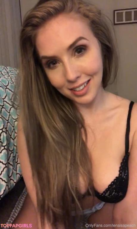 Lenaisapeach nude leaked OnlyFans photo #1