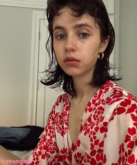 Clairo nude leaked OnlyFans photo #31