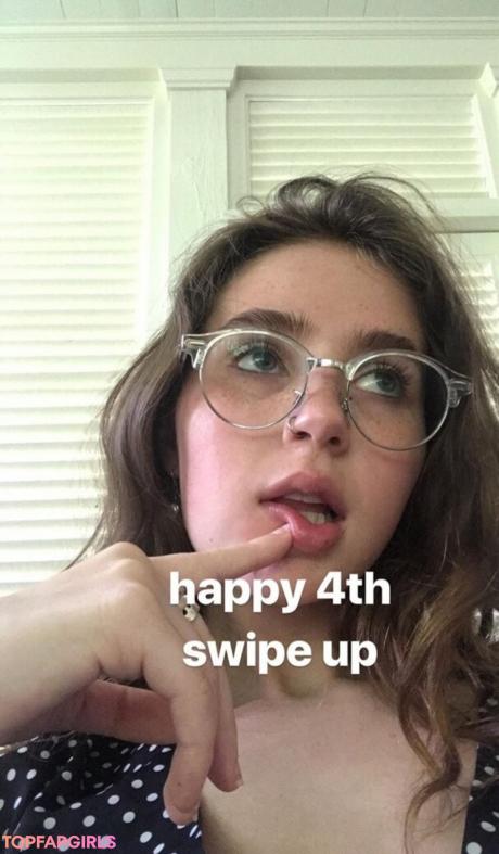 Clairo nude leaked OnlyFans photo #7