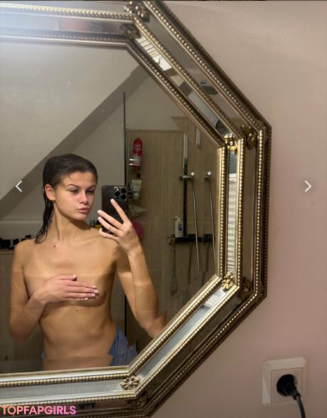 Bella nude leaked OnlyFans photo #2