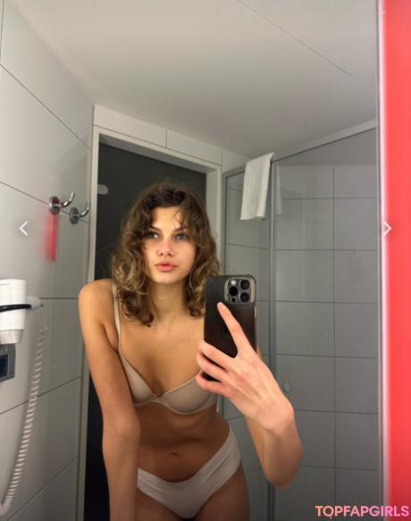 Bella nude leaked OnlyFans pic