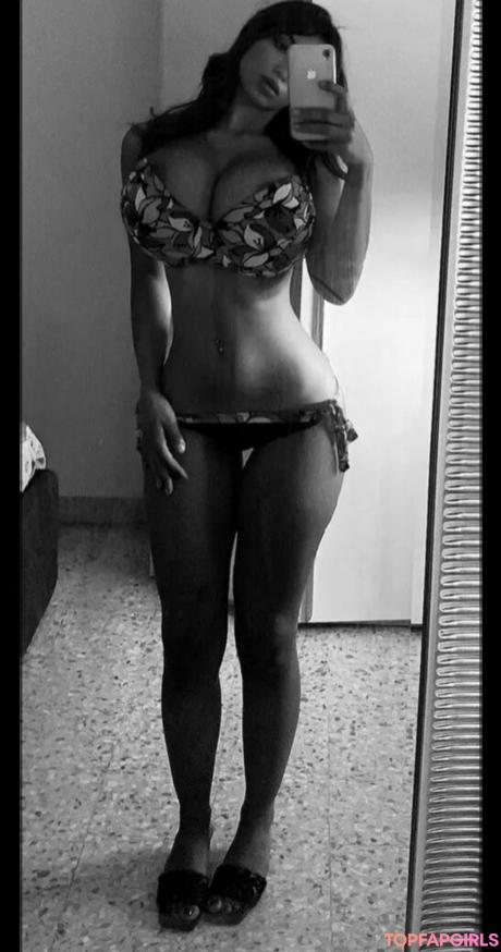 Yasmine nude leaked OnlyFans pic
