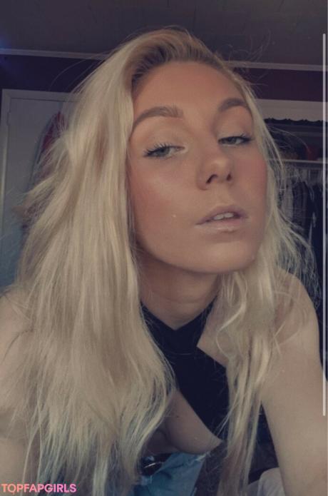 SassySavvi nude leaked OnlyFans photo #5