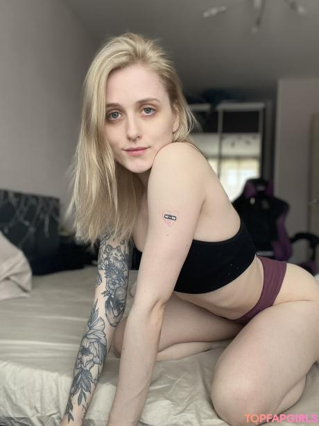 Chloe nude leaked OnlyFans photo #12