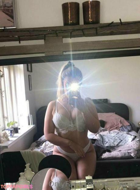 Realnanna nude leaked OnlyFans pic