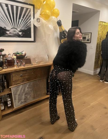 Ariana nude leaked OnlyFans photo #40