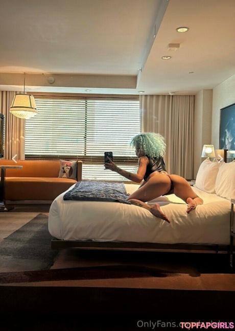 Ayleks nude leaked OnlyFans photo #5