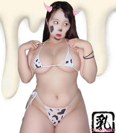 Milky nude leaked OnlyFans photo #5