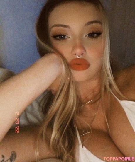 Carolina nude leaked OnlyFans photo #3