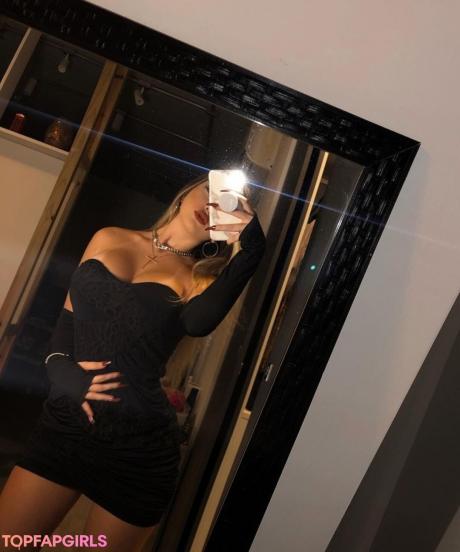 Carolina nude leaked OnlyFans photo #5
