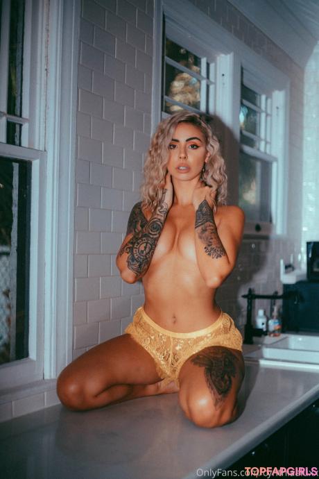 Cynthiaaluxx nude leaked OnlyFans photo #27