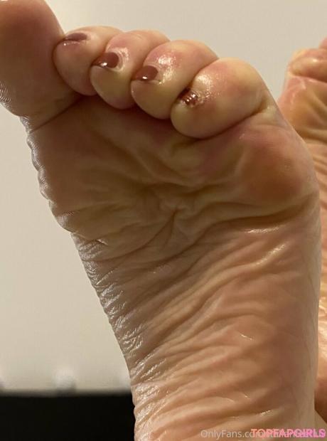 Italianfeetluv nude leaked OnlyFans photo #15