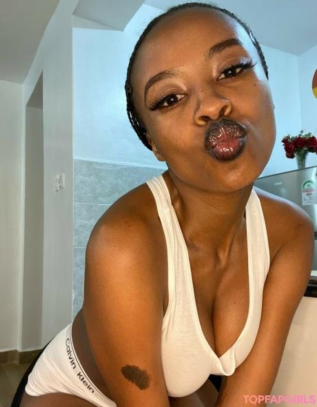 Ebonynaomii nude leaked OnlyFans photo #5