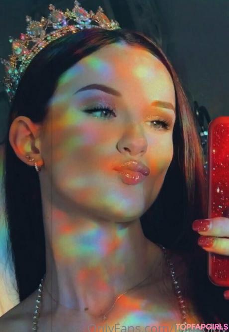 Lyragoldv nude leaked OnlyFans photo #3