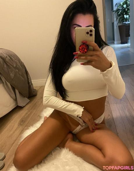 Maira nude leaked OnlyFans photo #5