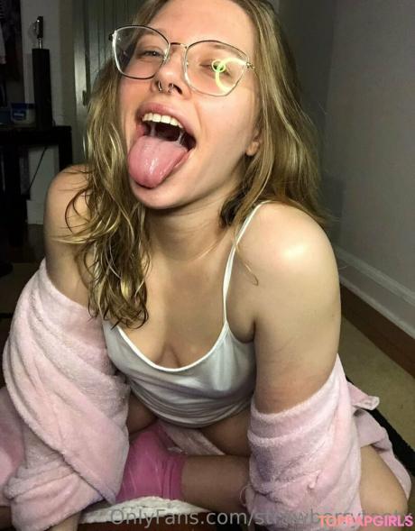 Strawberrytootx nude leaked OnlyFans photo #17