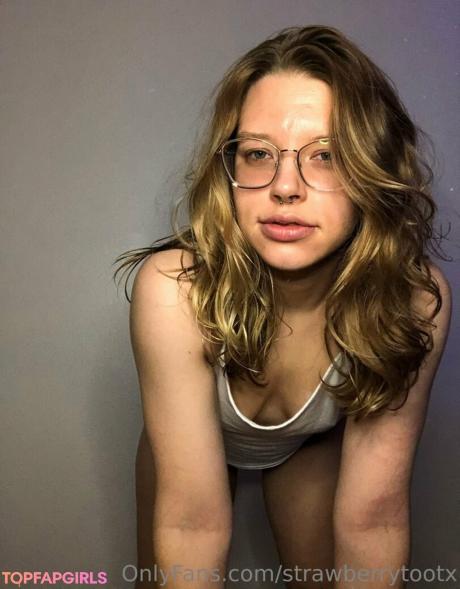 Strawberrytootx nude leaked OnlyFans photo #2