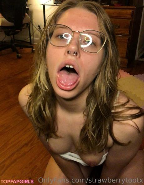 Strawberrytootx nude leaked OnlyFans photo #60