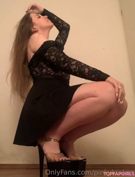 Pinky nude leaked OnlyFans photo #3