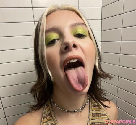 Sabrina nude leaked OnlyFans photo #24