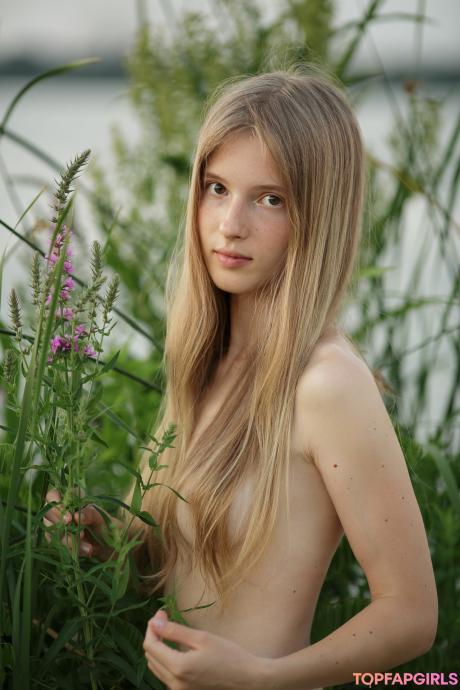 Alena nude leaked OnlyFans photo #15