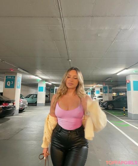 Zynahara nude leaked OnlyFans photo #8