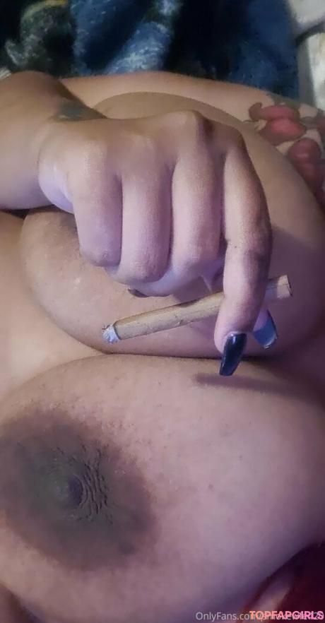 Smokewfe420 nude leaked OnlyFans photo #1